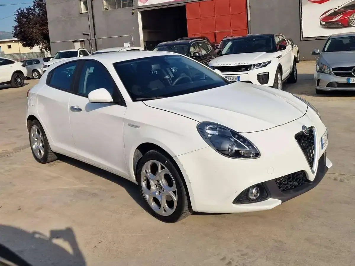 Usata Alfa Romeo Giulietta Business 120 CV (88 kW) 2020 Bianco Utilitaria