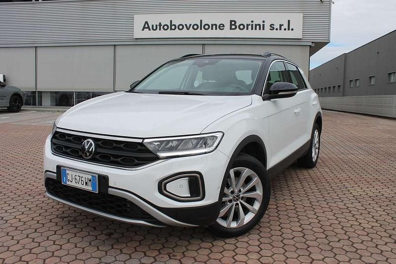 Usata VW T-Roc Life 150 CV (110 kW) 2022 Pure white / nero SUV