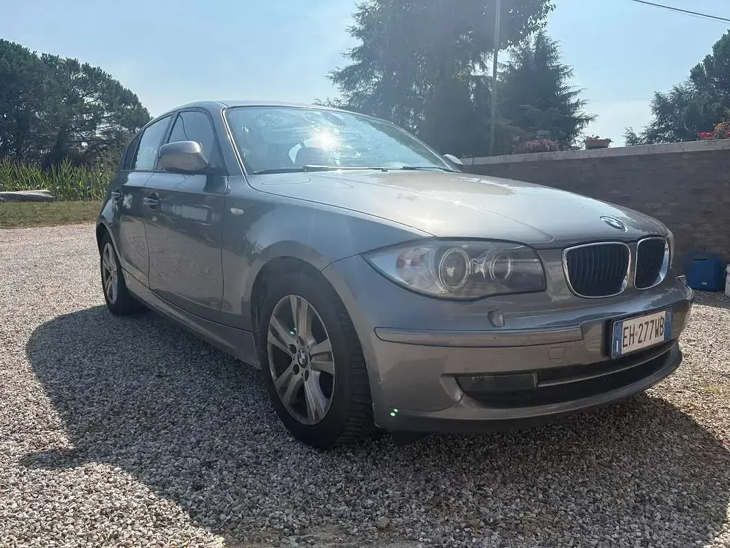 Usata BMW 118 143 CV (105 kW) 2011 Grigio Utilitaria