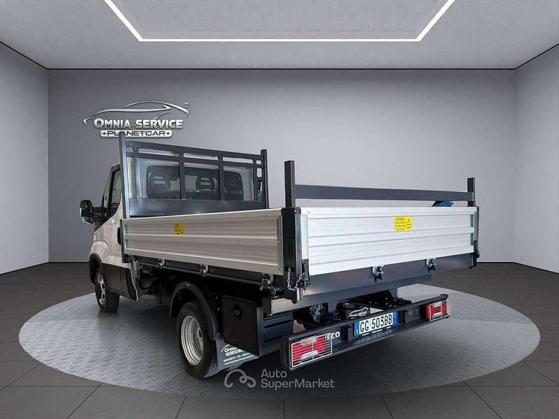 Usata Iveco Daily 136 CV (100 kW) 2021 Bianco Cabrio