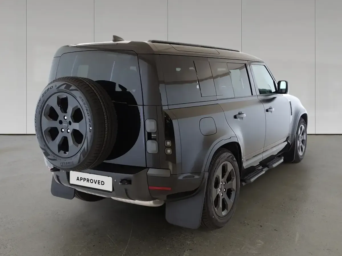 Usata Land Rover Defender SE Dynamic 200 CV (147 kW) 2026 Santorini black SUV