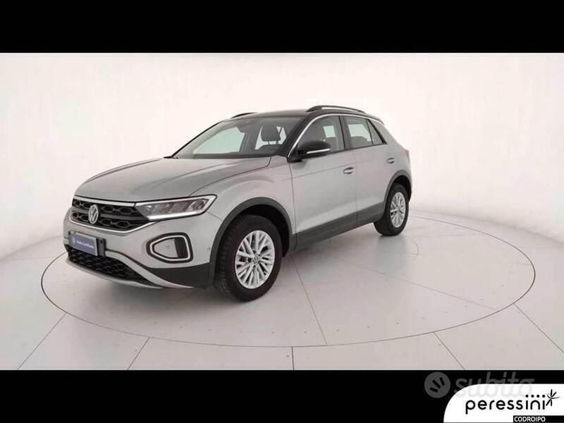 Usata VW T-Roc Life 150 CV (110 kW) 2024 Pyrit silver metallizzato nero SUV