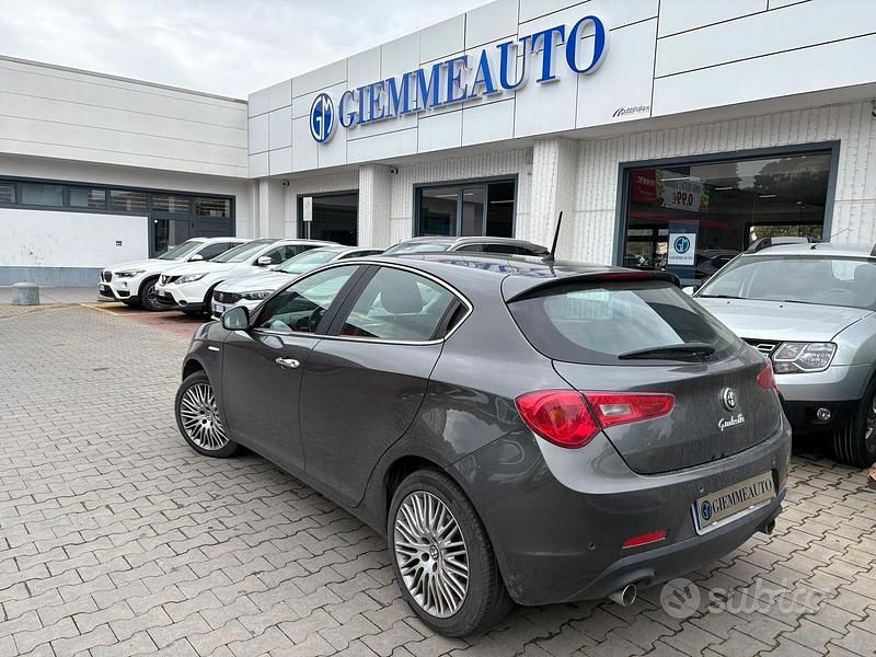 Usata Alfa Romeo Giulietta Distinctive 150 CV (110 kW) 2014 Grigio Utilitaria