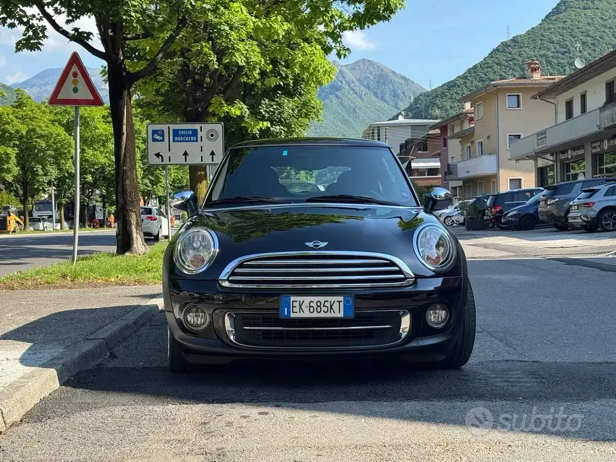 Usata Mini Cooper 122 CV (89 kW) 2011 Nero Utilitaria