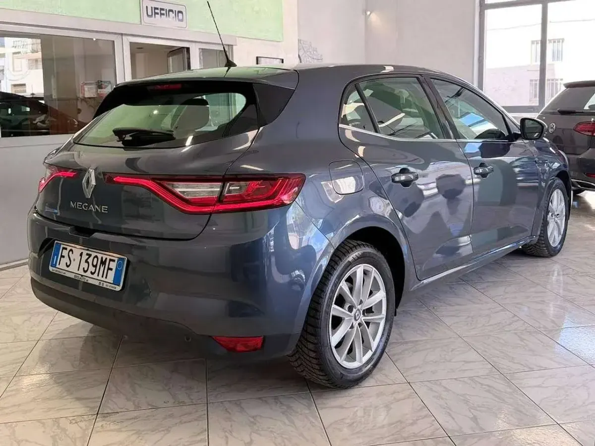 Usata Renault Mégane Zen 110 CV (80 kW) 2018 Grigio Berlina