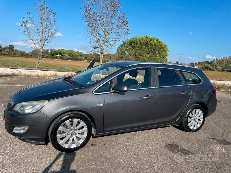 Usata Opel Astra 60 CV (44 kW) 2011 Grigio Station wagon