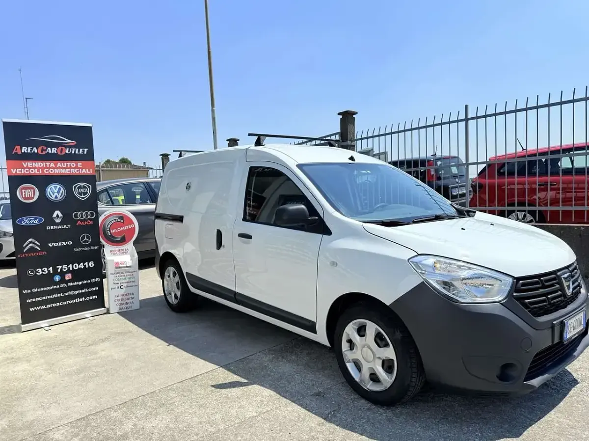 Usata Dacia Dokker Ambiance 109 CV (80 kW) 2021 Frozen white [73w]  pastello Monovolume