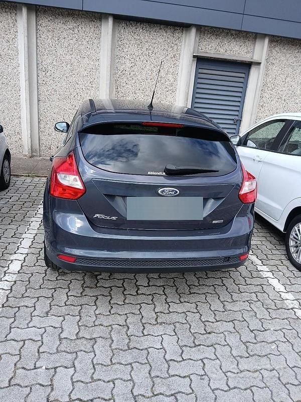 Usata Ford Focus 95 CV (69 kW) 2012 Grigio Berlina