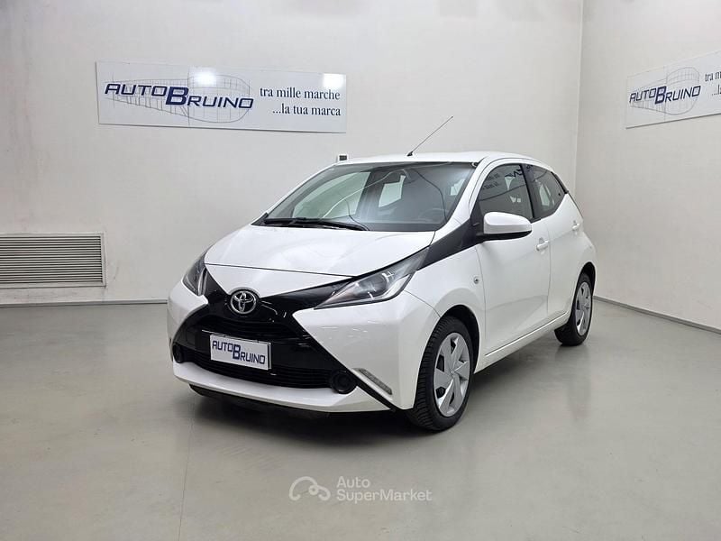 Usata Toyota Aygo X-play 69 CV (50 kW) 2015 Bianco Utilitaria