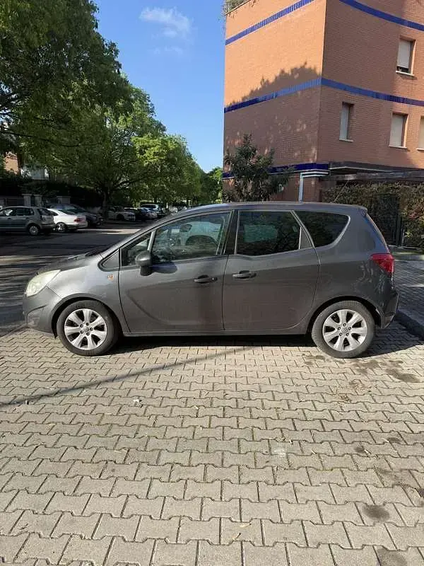 Usata Opel Meriva 95 CV (69 kW) 2011 Grigio Monovolume