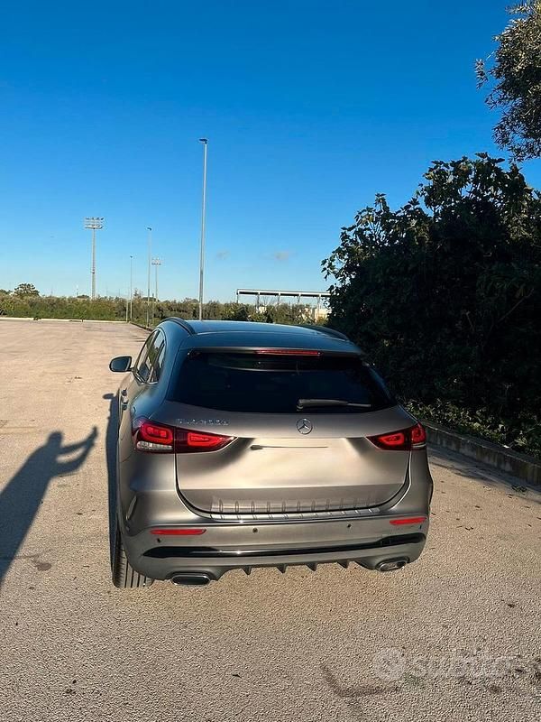Usata Mercedes GLA200 Premium 150 CV (110 kW) 2022 Grigio SUV