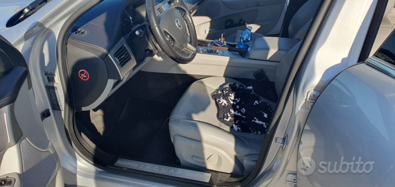 Usata Jaguar XF 300 CV (220 kW) 2011 Grigio Berlina