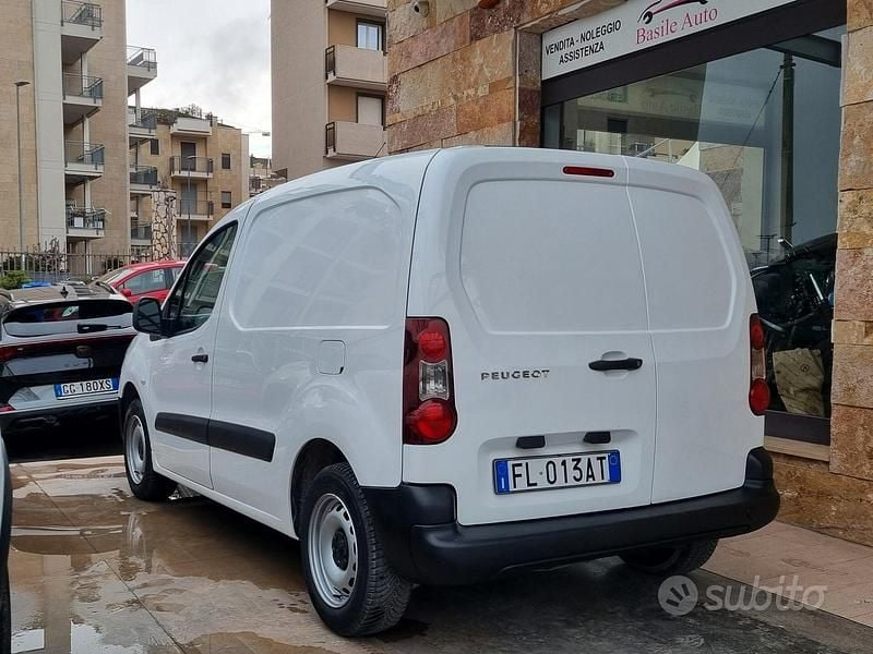Usata Peugeot Partner 75 CV (55 kW) 2017 Bianco Monovolume