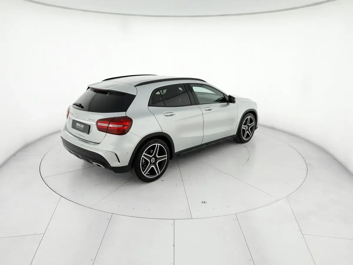 Usata Mercedes GLA200 Premium 136 CV (100 kW) 2019 Argento SUV