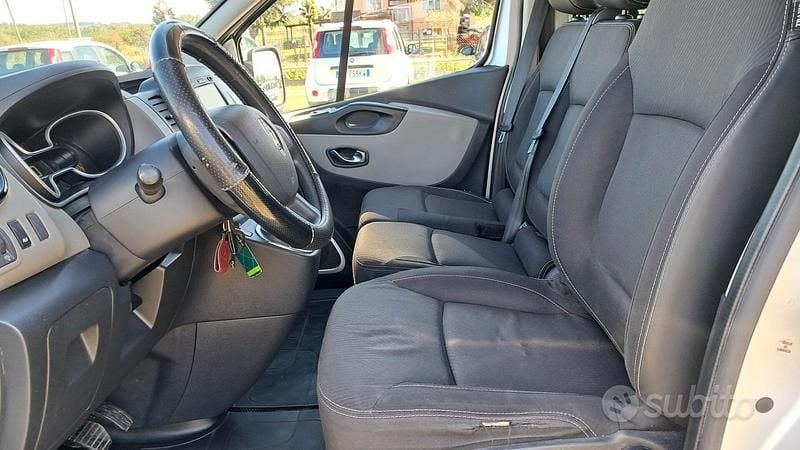 Usata Renault Trafic Zen 125 CV (91 kW) 2016 Grigio Monovolume