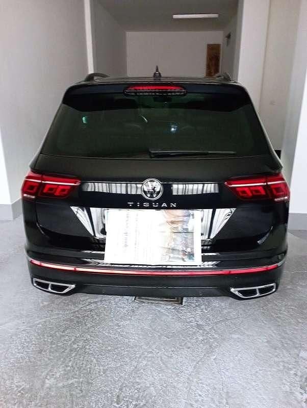 Usata VW Tiguan R-line 151 CV (111 kW) 2021 Nero SUV