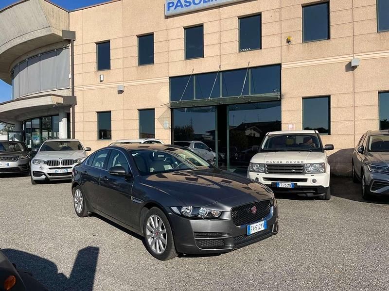 Usata Jaguar XE Portfolio 179 CV (131 kW) 2017 Grigio Berlina