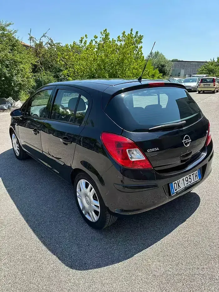 Usata Opel Corsa Cosmo 80 CV (58 kW) 2007 Nero Utilitaria