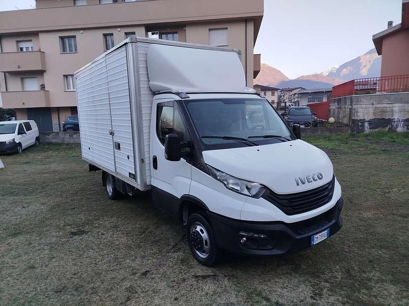 Occasion Iveco Daily 136 ch (100 kW) 2023 Blanc Van