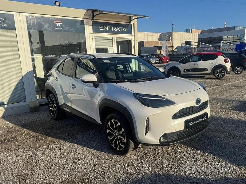Usata Toyota Yaris Trend 92 CV (67 kW) 2023 Bianco Utilitaria