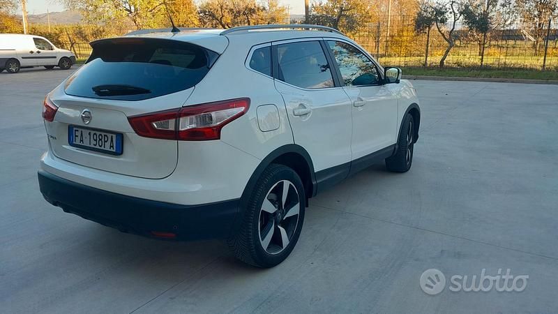 Usata Nissan Qashqai 360º 131 CV (96 kW) 2015 Bianco SUV