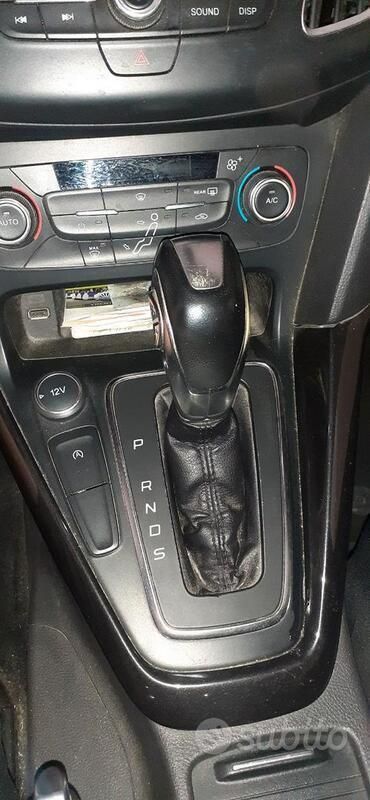 Usata Ford Focus 120 CV (88 kW) 2015 Grigio Station wagon