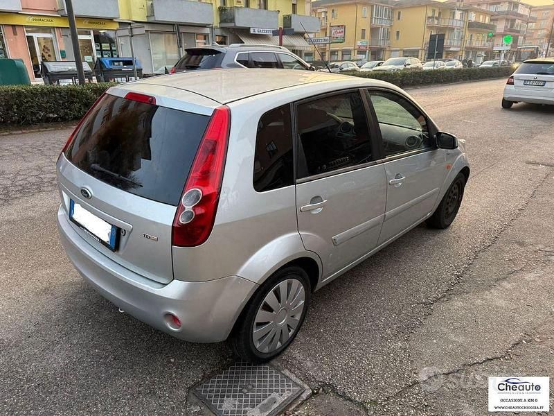 Usata Ford Fiesta Titanium 67 CV (49 kW) 2007 Utilitaria