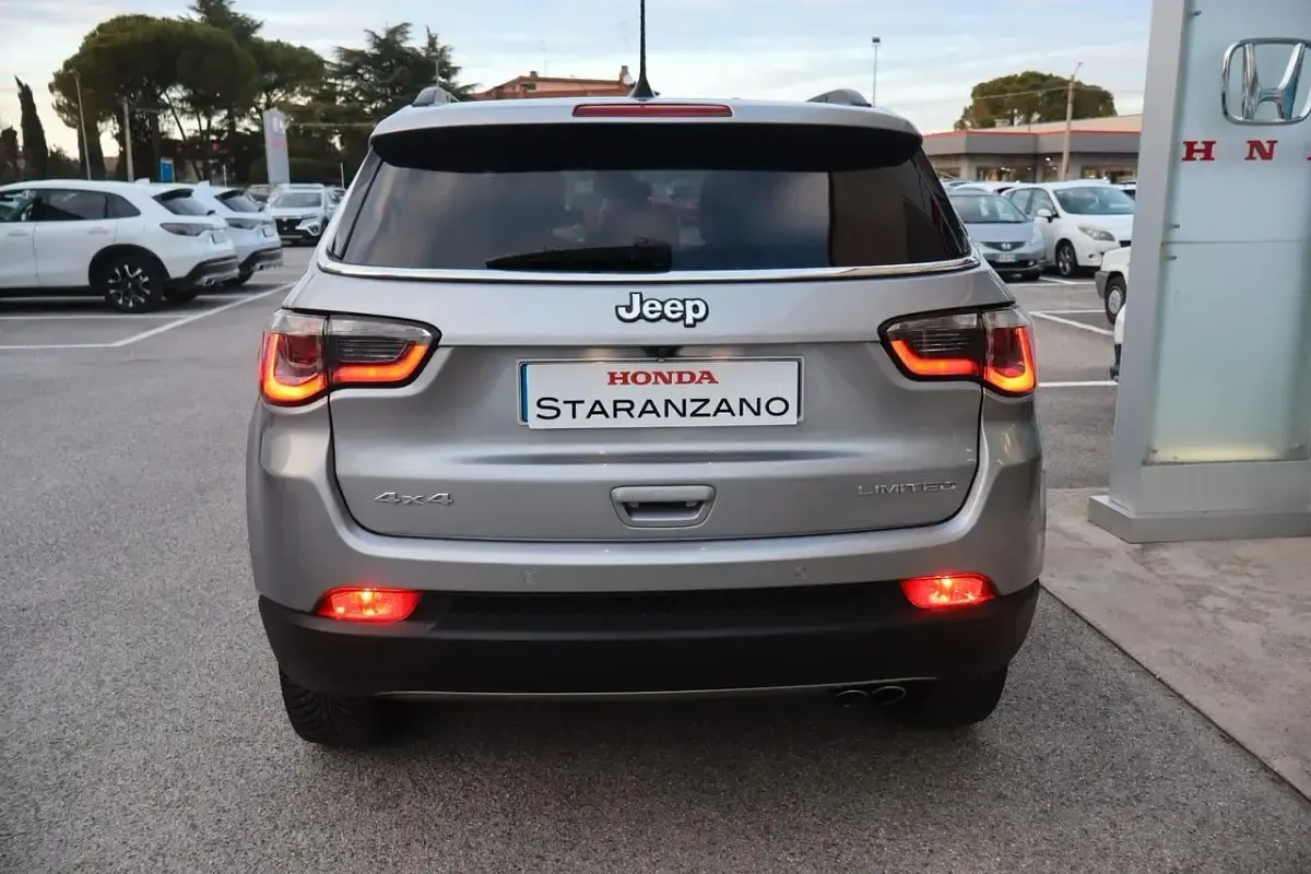 Usata Jeep Compass Limited 140 CV (102 kW) 2018 Argento SUV