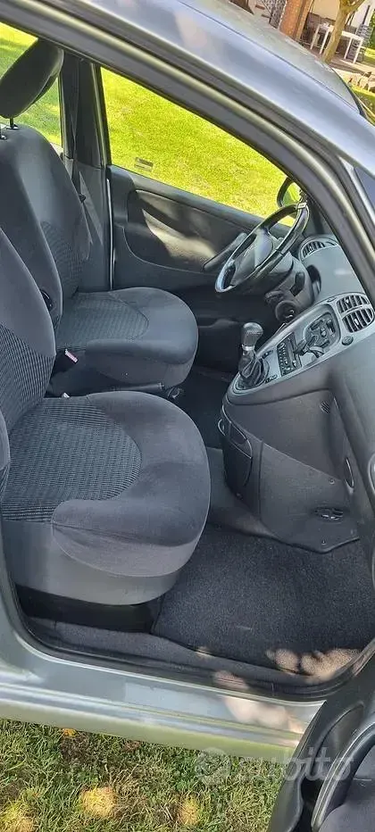 Usata Citroën Xsara Picasso 109 CV (80 kW) 2009 Grigio Monovolume