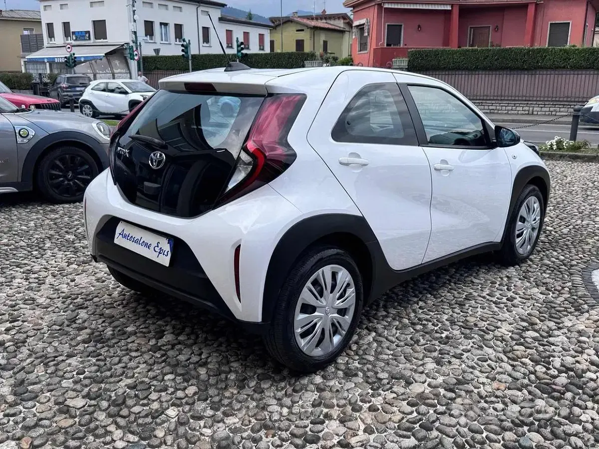 Usata Toyota Aygo X Active 72 CV (52 kW) 2022 Bianco SUV
