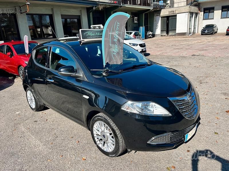 Usata Lancia Ypsilon 69 CV (50 kW) 2015 Nero Utilitaria