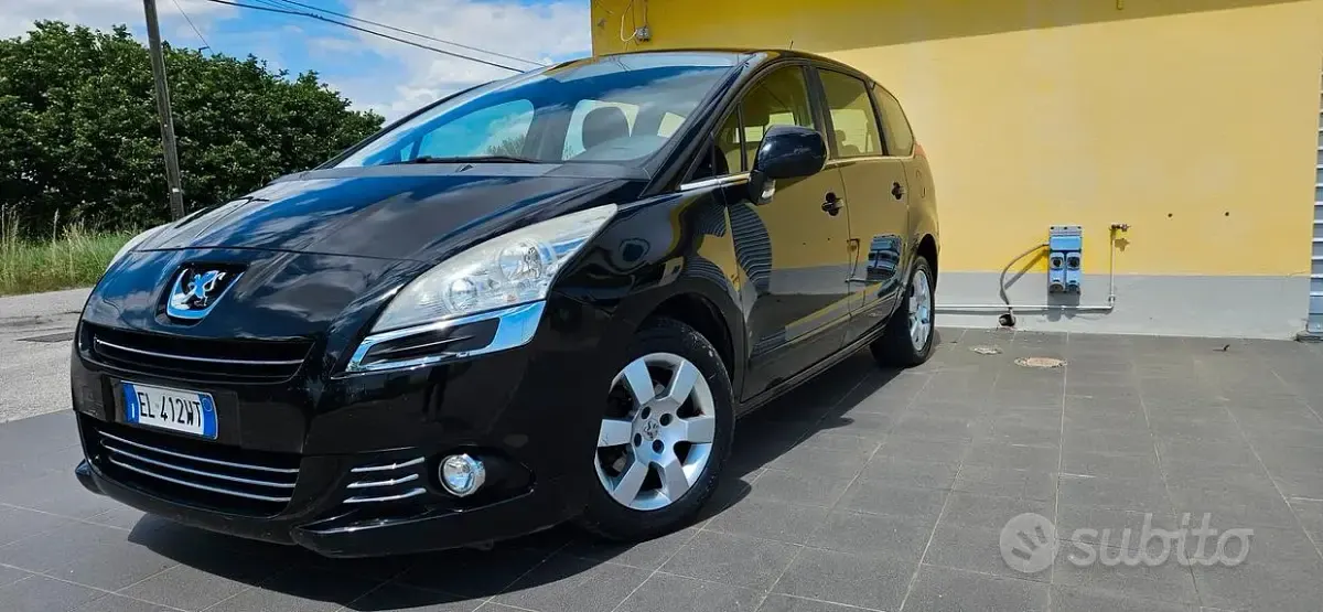 Usata Peugeot 5008 Active 112 CV (82 kW) 2012 Nero Monovolume