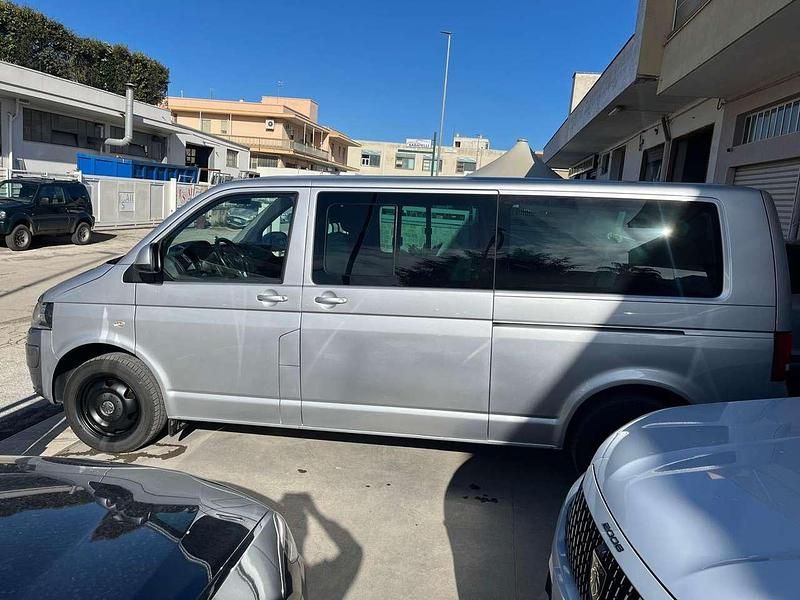 Usata VW Caravelle 179 CV (131 kW) 2014 Grigio Furgone