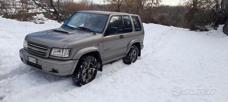 Usata Isuzu Trooper 159 CV (116 kW) 2000 Grigio SUV