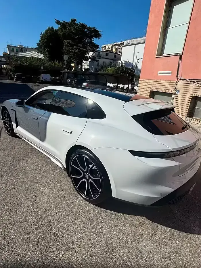 Usata Porsche Taycan 119 kW (163 CV) 2022 Bianco Berlina