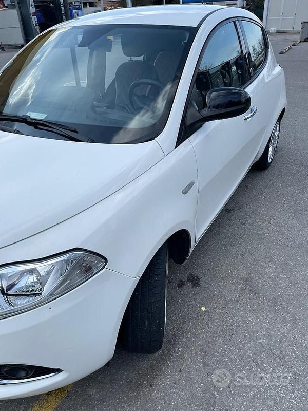 Usata Lancia Ypsilon 69 CV (50 kW) 2017 Bianco Utilitaria