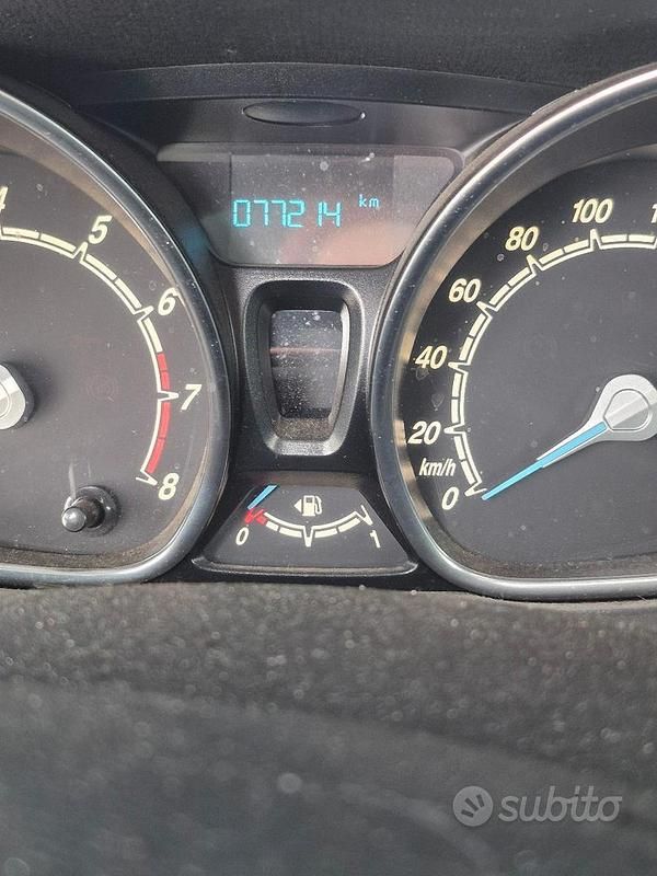 Usata Ford Fiesta 60 CV (44 kW) 2015 Blu Berlina