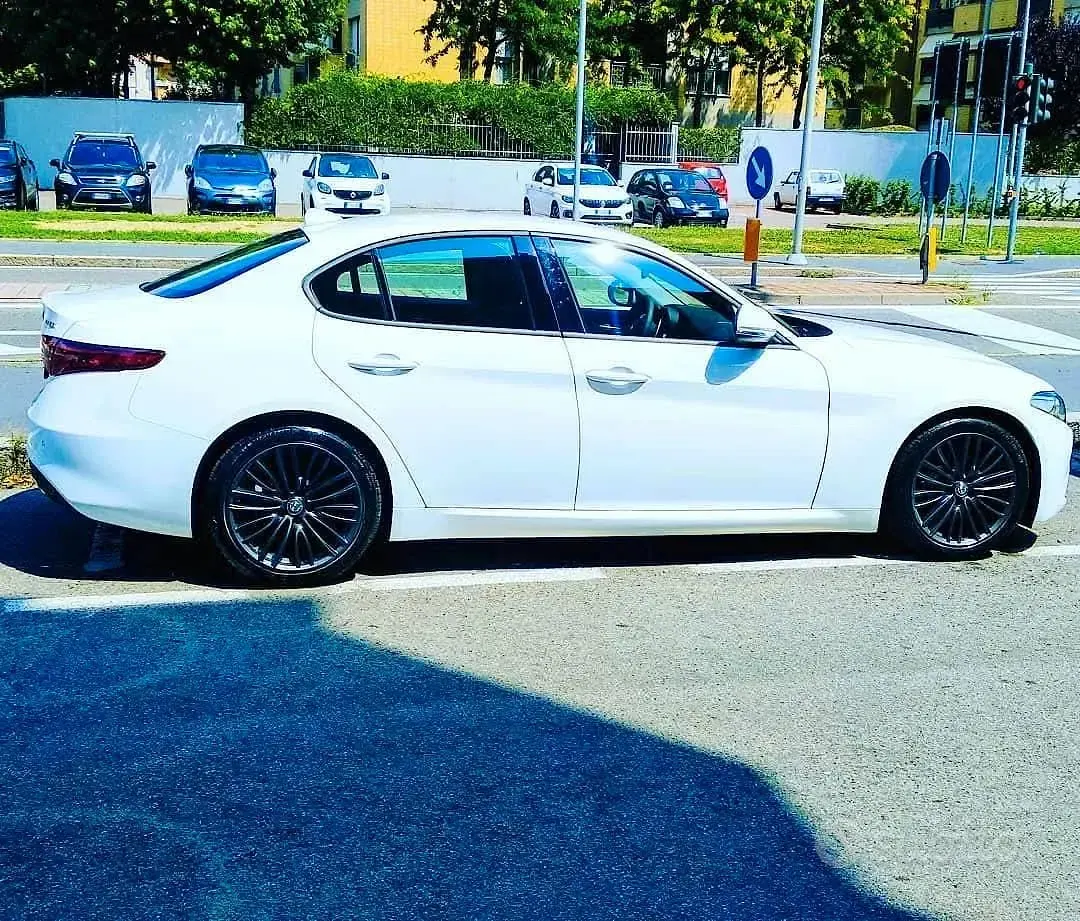 Usata Alfa Romeo Giulia Super 180 CV (132 kW) 2017 Bianco Berlina