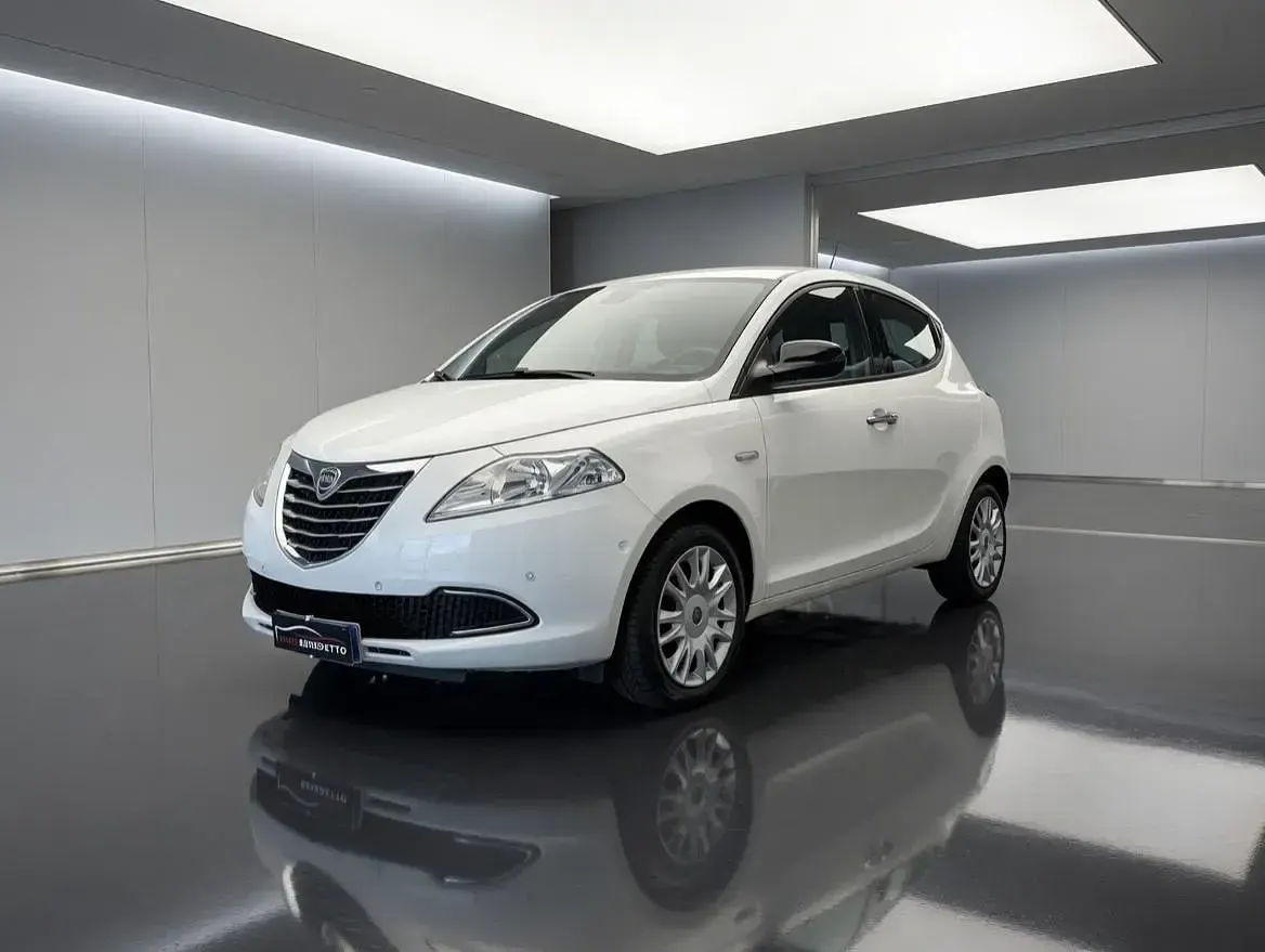 Usata Lancia Ypsilon Gold 95 CV (69 kW) 2011 Bianco Utilitaria