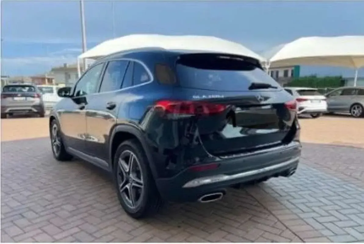 Usata Mercedes GLA200 150 CV (110 kW) 2020 Nero SUV