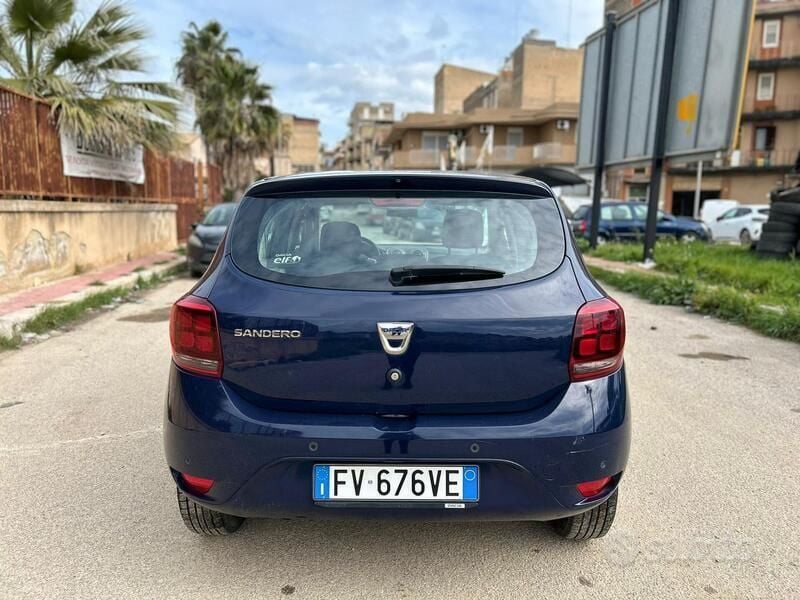 Usata Dacia Sandero Acces 90 CV (66 kW) 2019 Blu Utilitaria