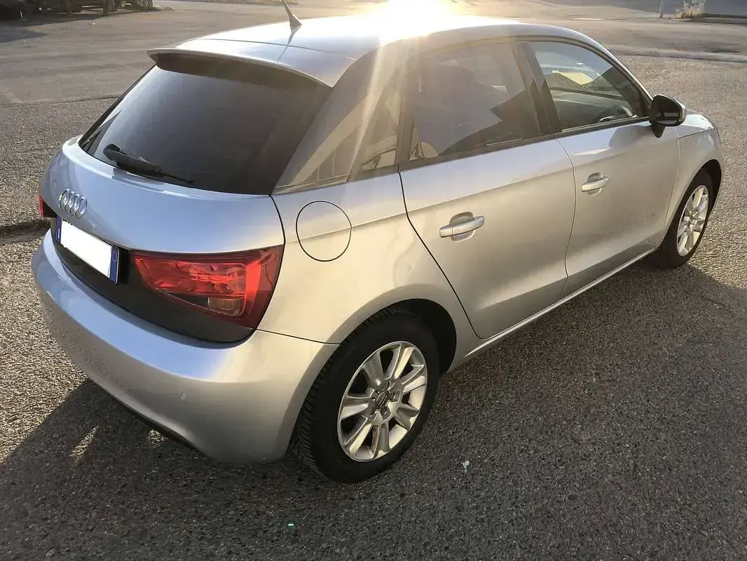 Usata Audi A1 Sportback Attraction 105 CV (77 kW) 2013 Argento Utilitaria