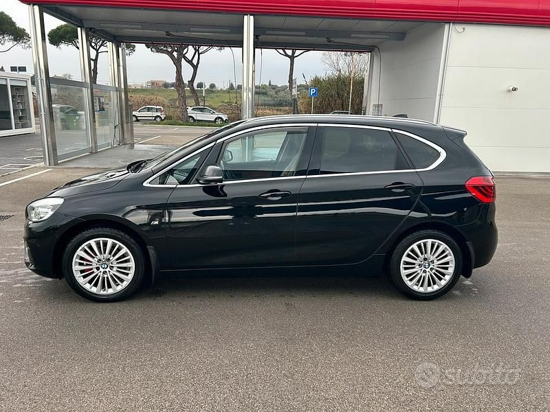Usata BMW 218 Active Tourer Luxury Line 150 CV (110 kW) 2016 Nero Monovolume
