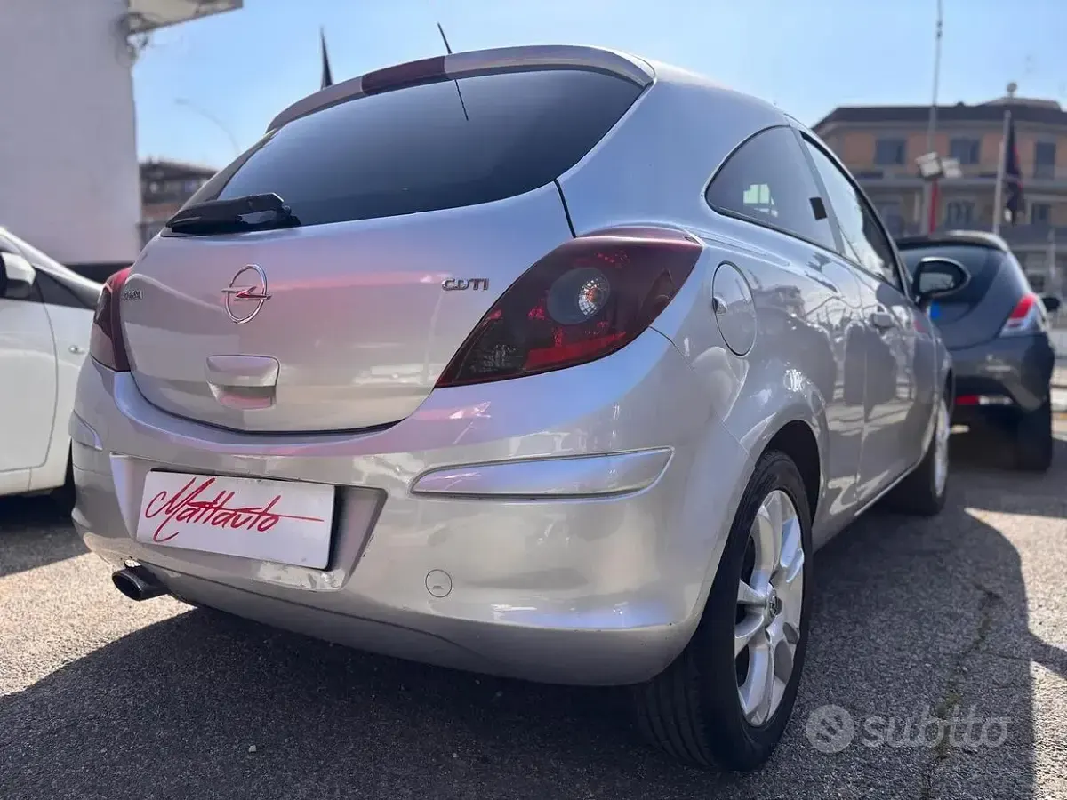 Usata Opel Corsa 90 CV (66 kW) 2010 Grigio Utilitaria