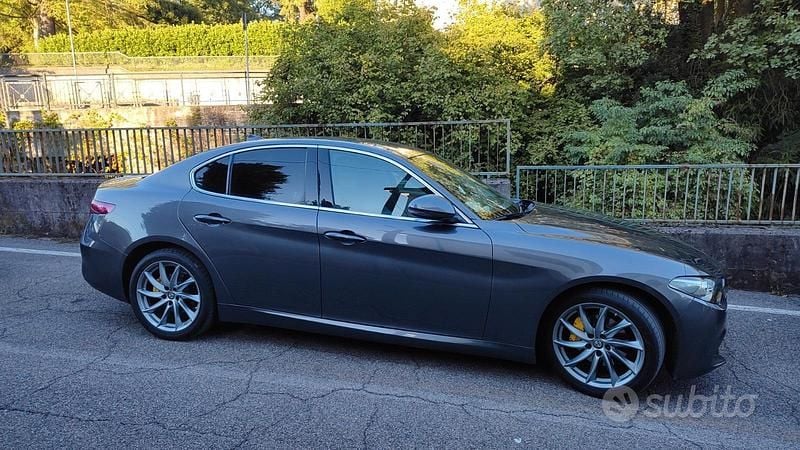 Usata Alfa Romeo Giulia 160 CV (117 kW) 2020 Grigio Berlina