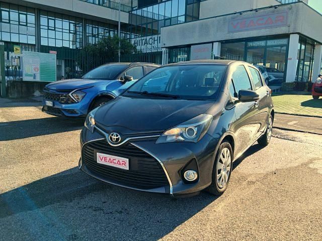 Usata Toyota Yaris Active 69 CV (50 kW) 2015 Grigio Berlina