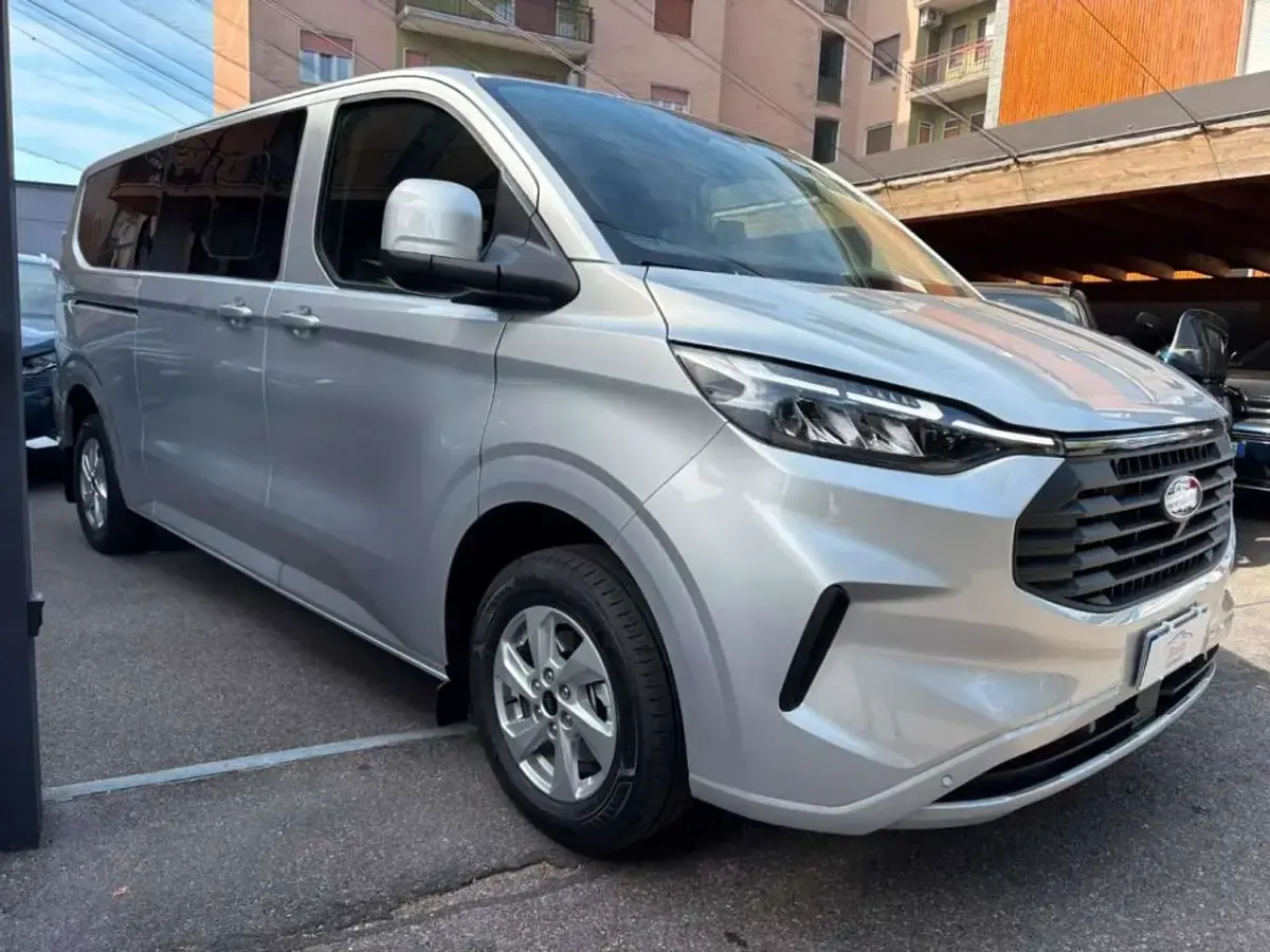 Usata Ford Transit Custom Titanium 150 CV (110 kW) 2024 Argento Station wagon