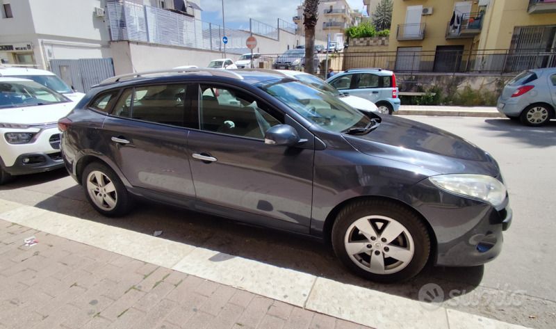 Usata Renault Mégane GrandTour 106 CV (77 kW) 2010 Grigio Station wagon