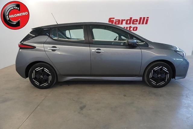 Usata Nissan Leaf Acenta 80 kW (109 CV) 2023 Grigio Utilitaria
