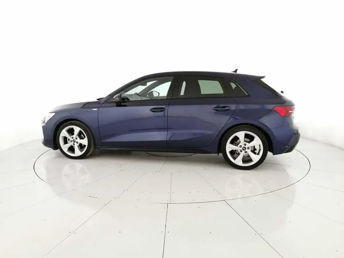 Usata Audi A3 S-Line 150 CV (110 kW) 2025 Blu navarra metallizzato Berlina